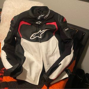 Small men’s motorcycle jacket with protective gear